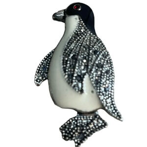 Penguin Pin Brooch Silver Tone Rhinestone‎ Red Eye Winter Christmas